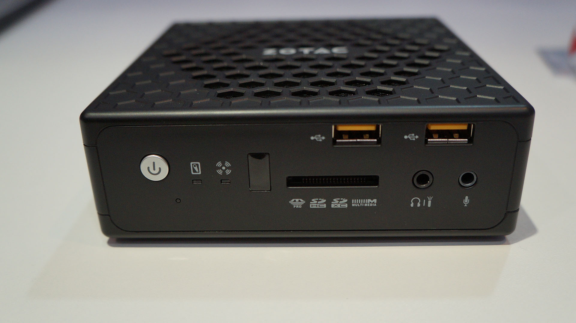 CeBit 2014 - Zotac stellt erste passive ZBox auf Bay Trail Basis vor