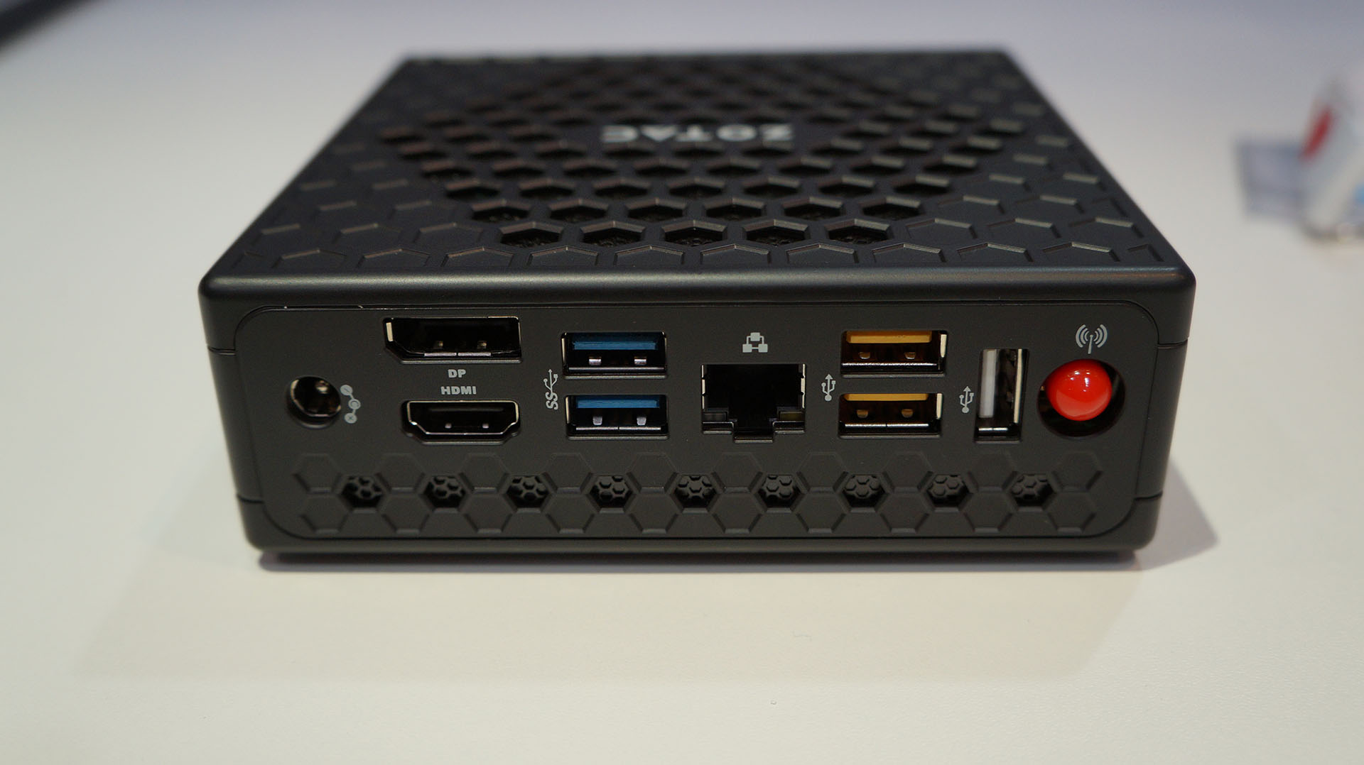 CeBit 2014 - Zotac stellt erste passive ZBox auf Bay Trail Basis vor