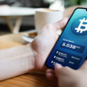 Wer mit Bitcoin bezahlen will, muss einiges beachten. Wir zeigen wie die Bezahlung per BTC funktioniert.