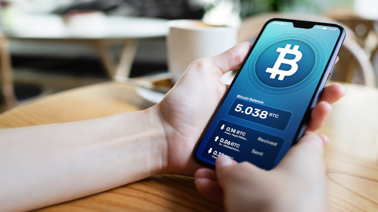 Bezahlen mit Bitcoin: So werden Sie fit für die Kryptowährung 1 Wer mit Bitcoin bezahlen will, muss einiges beachten. Wir zeigen wie die Bezahlung per BTC funktioniert.