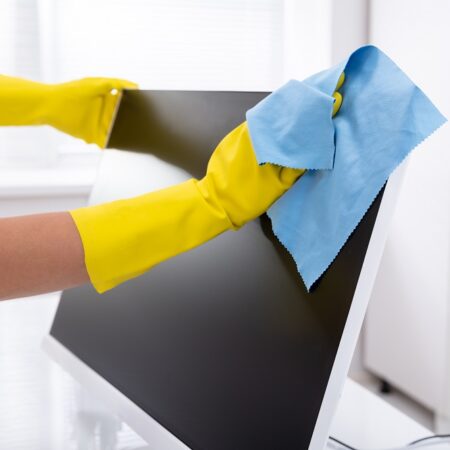 Monitor reinigen: Die besten Tricks zur schonenden Reinigung