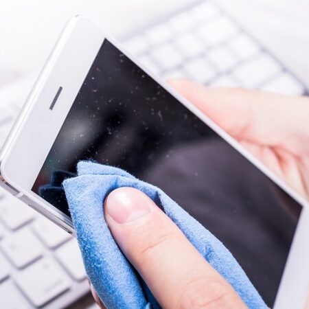 Smartphone reinigen: Wie erstrahlt Ihr Handy in neuem Glanz?