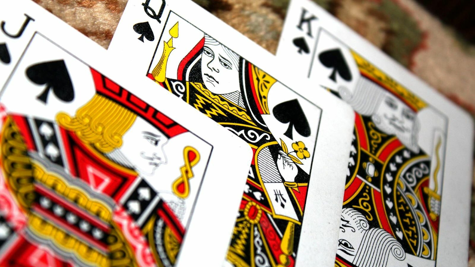 Spannung des Austeilens: Krypto-Glücksspiel trifft auf Kartenspiele 1 Kartenspiele
