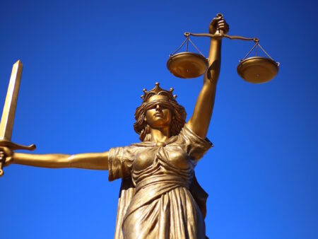 Dreht die KI (Künstliche Intelligenz) durch? Jetzt werden sogar schon Urteile von Höchstgerichten erfunden