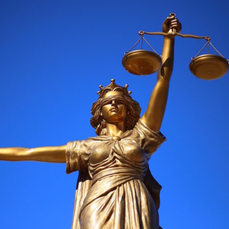 Dreht die KI (Künstliche Intelligenz) durch? Jetzt werden sogar schon Urteile von Höchstgerichten erfunden