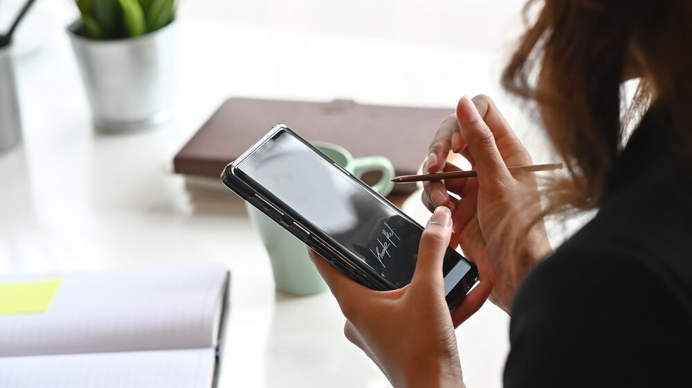 PDF unterschreiben: 9 Hinweise zur Erstellung digitaler Signaturen 3 pdf-auf-dem-handy-unterschreiben